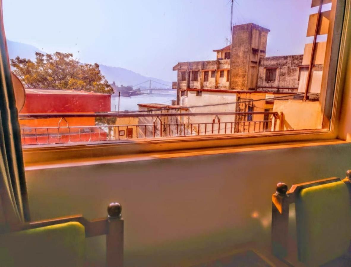 สันสกฤติ เรนโบว์ รีสอร์ต Hotel ริชิเคช ภายนอก รูปภาพ