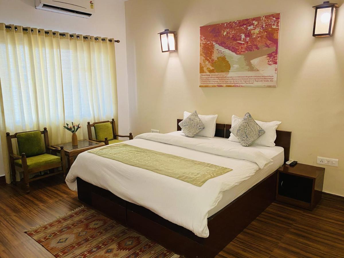 สันสกฤติ เรนโบว์ รีสอร์ต Hotel ริชิเคช ภายนอก รูปภาพ